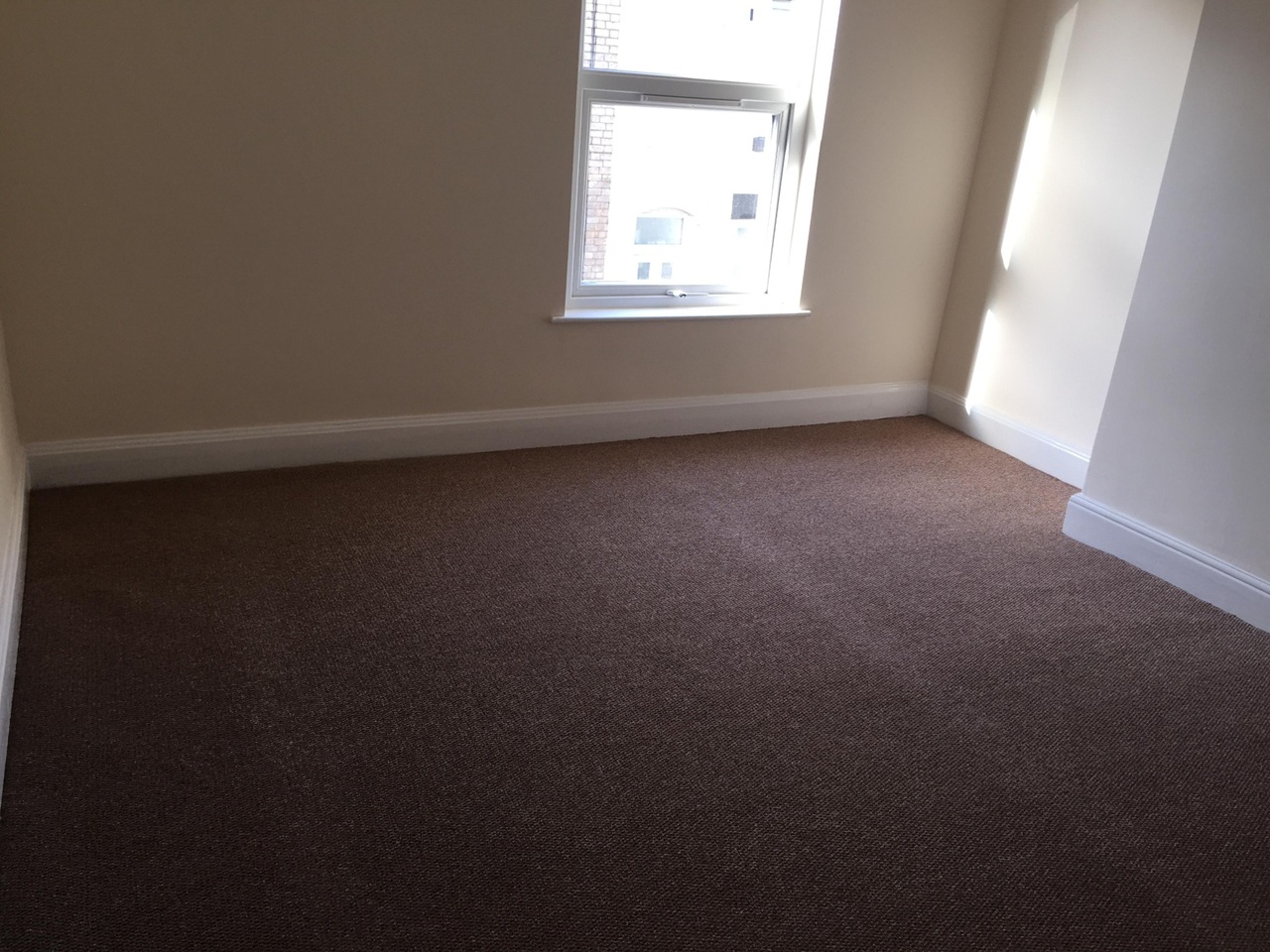 2 Bed Terraced House, Hawkins St, L6
