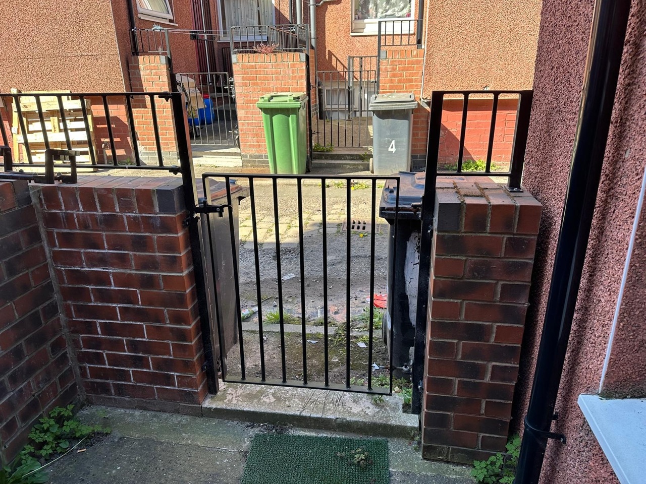 Studio Flat, Cross Green, LS9 photo 3
