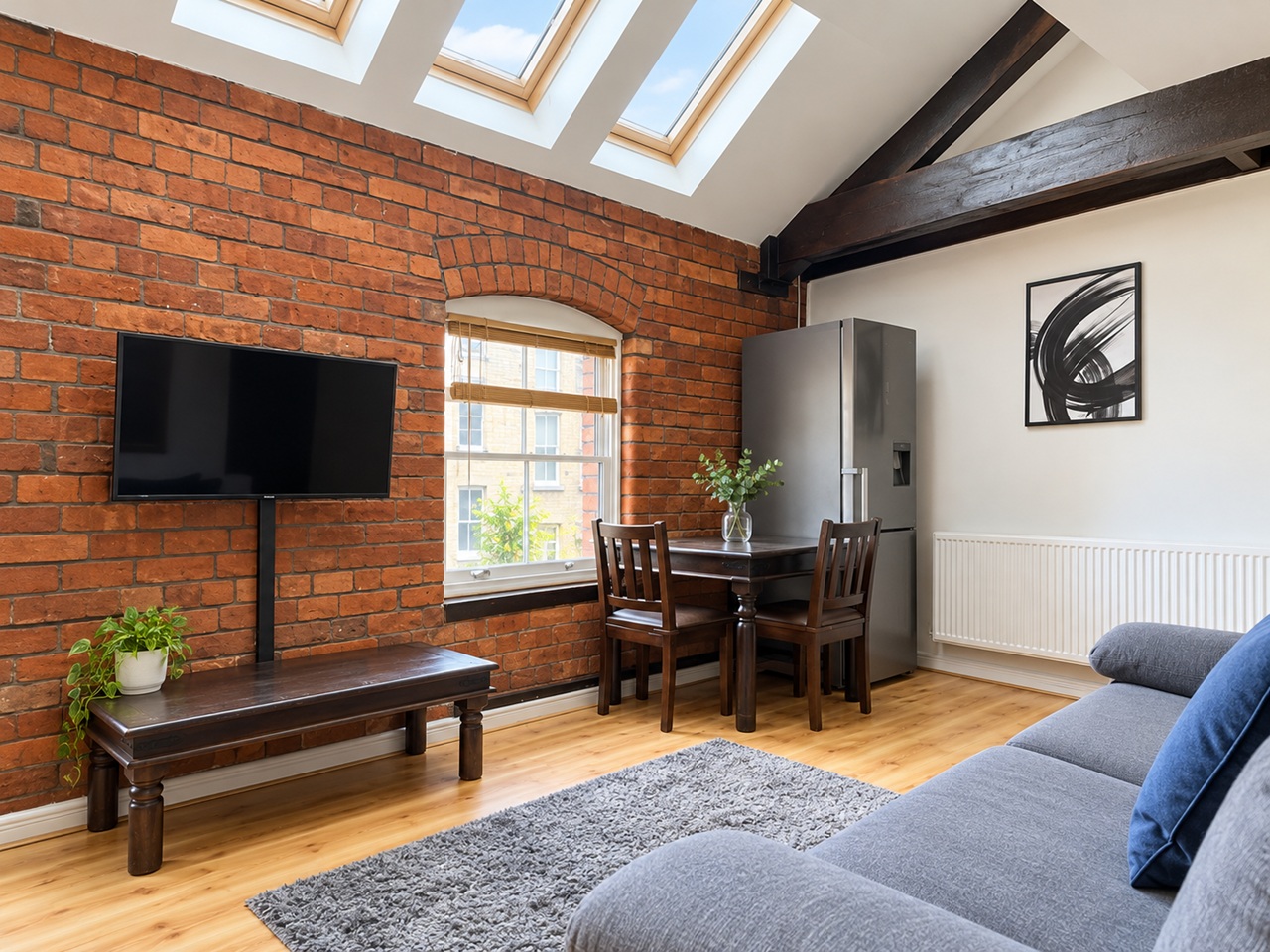 1 Bed Flat, Victoria Quays, S2 photo 2