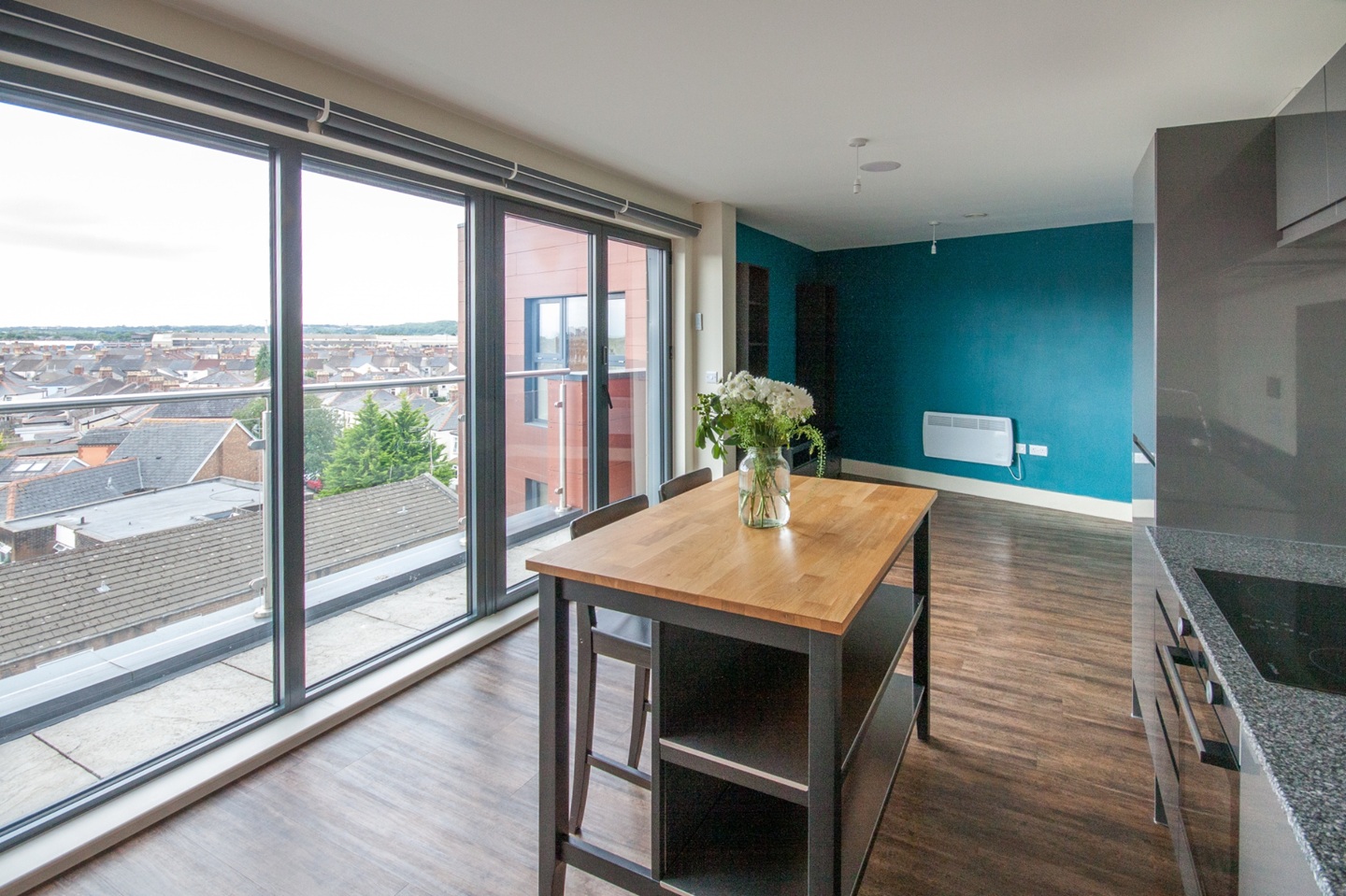 1 Bed Flat, Wellington House, CF11 photo 3