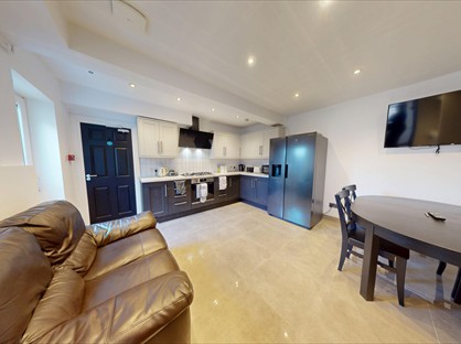 5 Bed Semi-Detached House, Charter Avenue, CV4