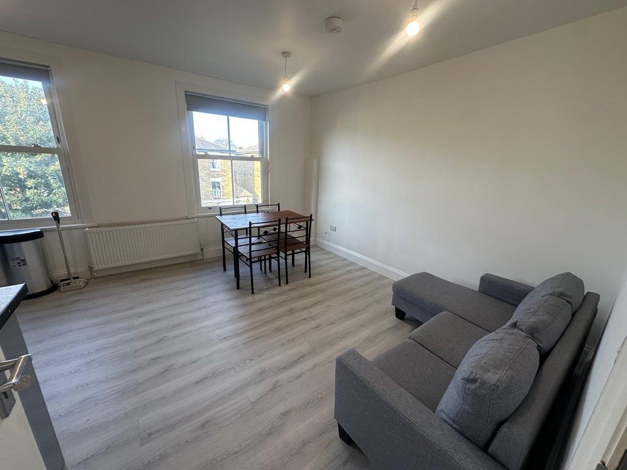 1 Bed Flat, Graham Road, E8 photo 2