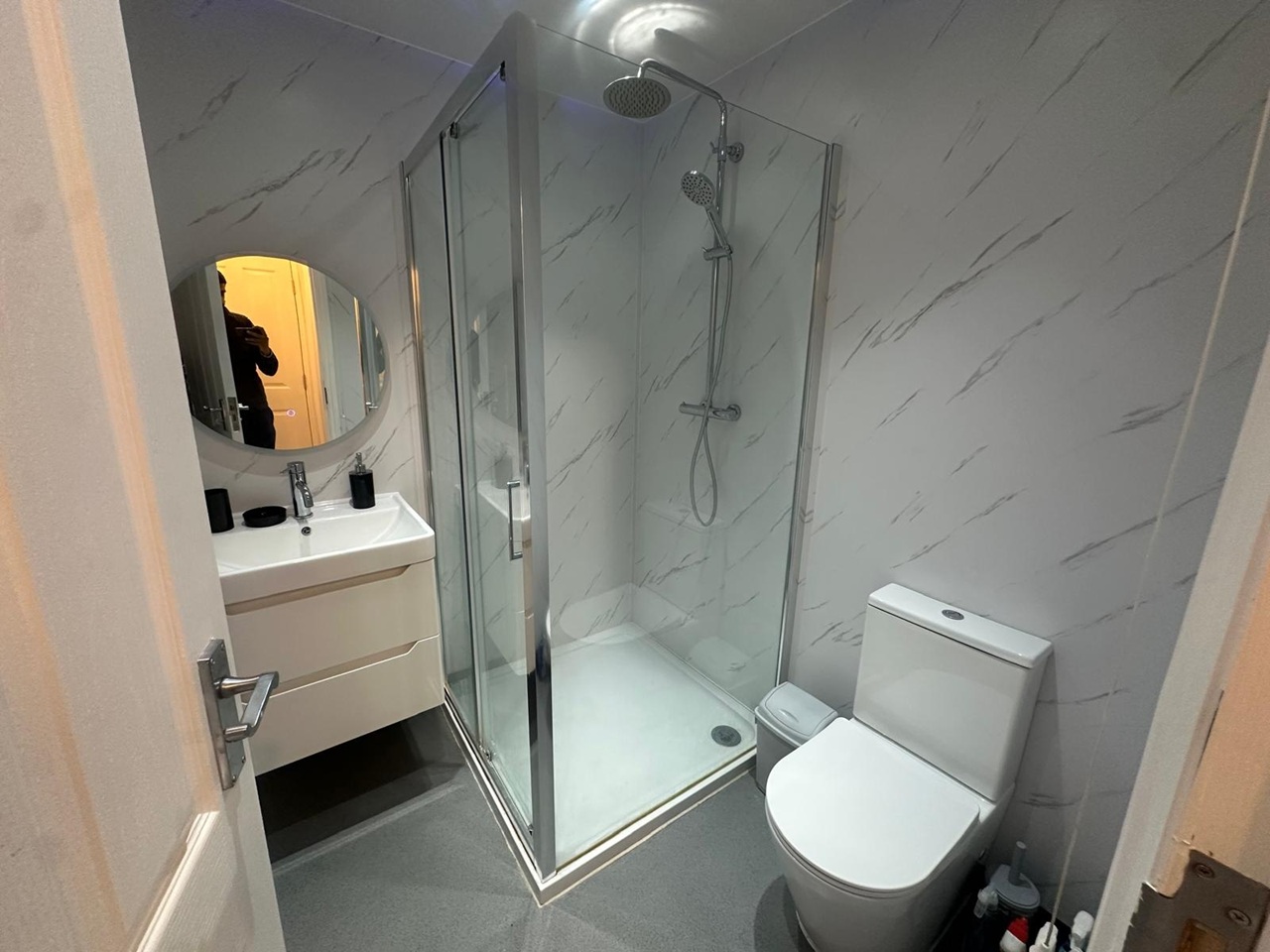 1 Bed Flat, Graham Road, E8 photo 3