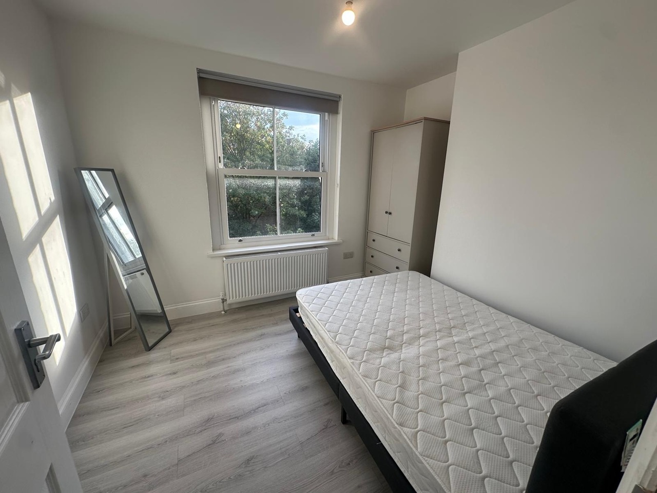 1 Bed Flat, Graham Road, E8 photo 4