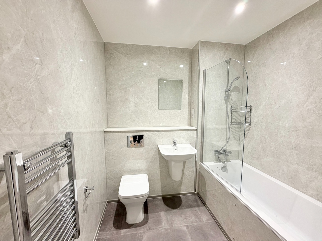 Studio Flat, Fleet Court Block E, LE1 photo 4