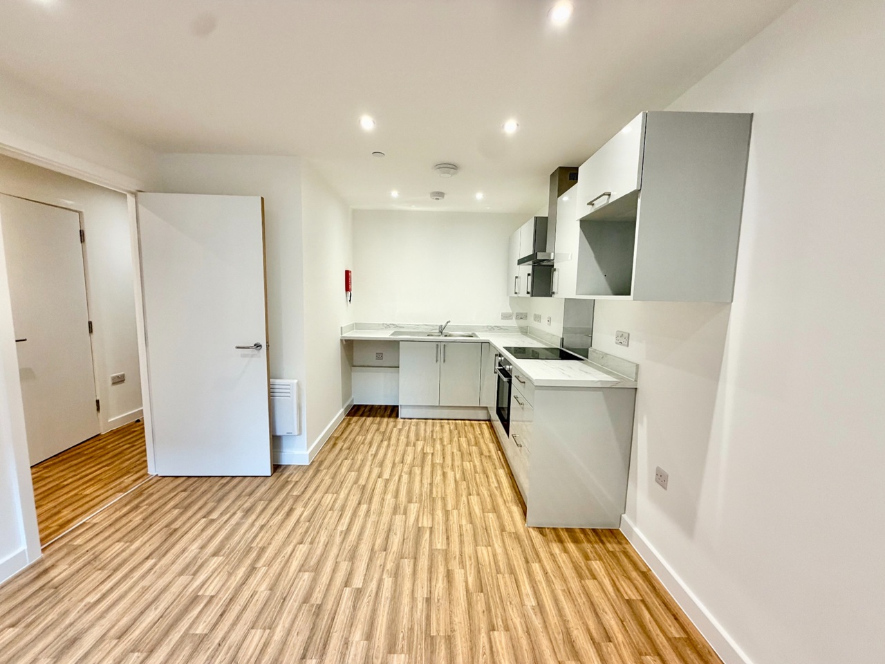 Studio Flat, Fleet Court Block E, LE1 photo 2