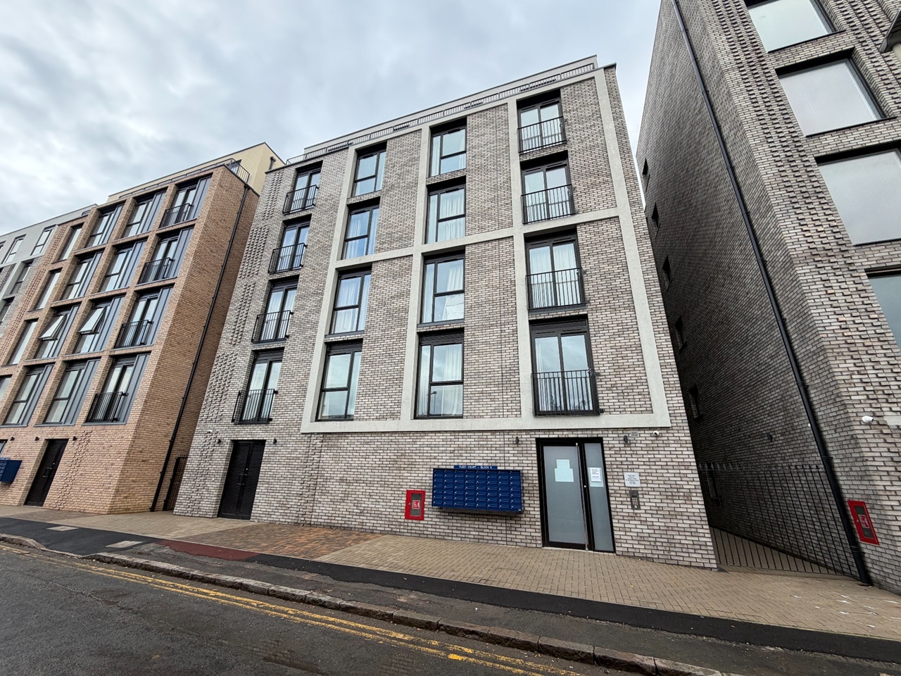 Studio Flat, Fleet Court Block E, LE1