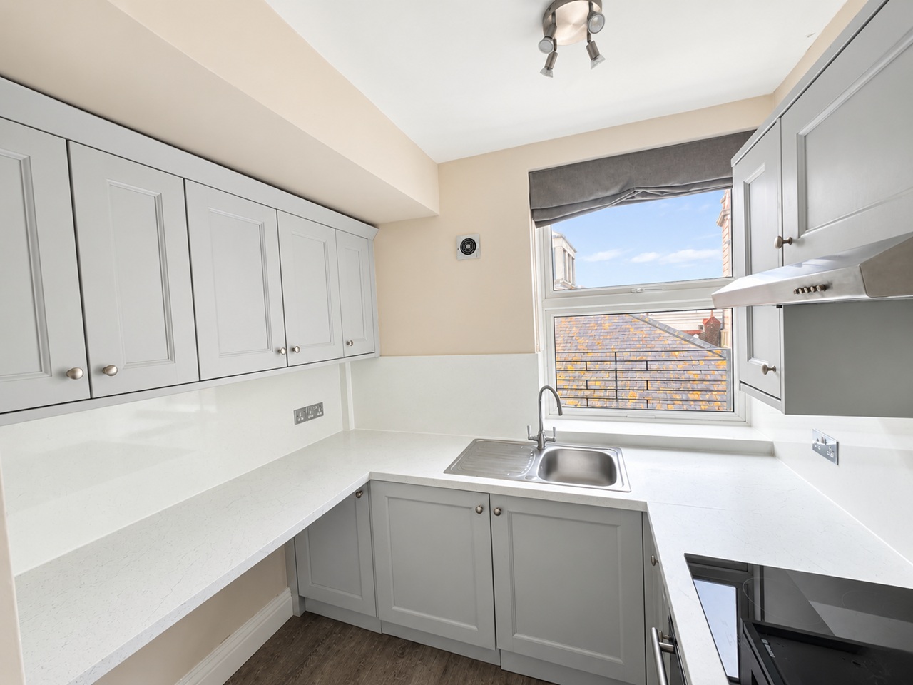 2 Bed Flat, Regent House, BN1 photo 2