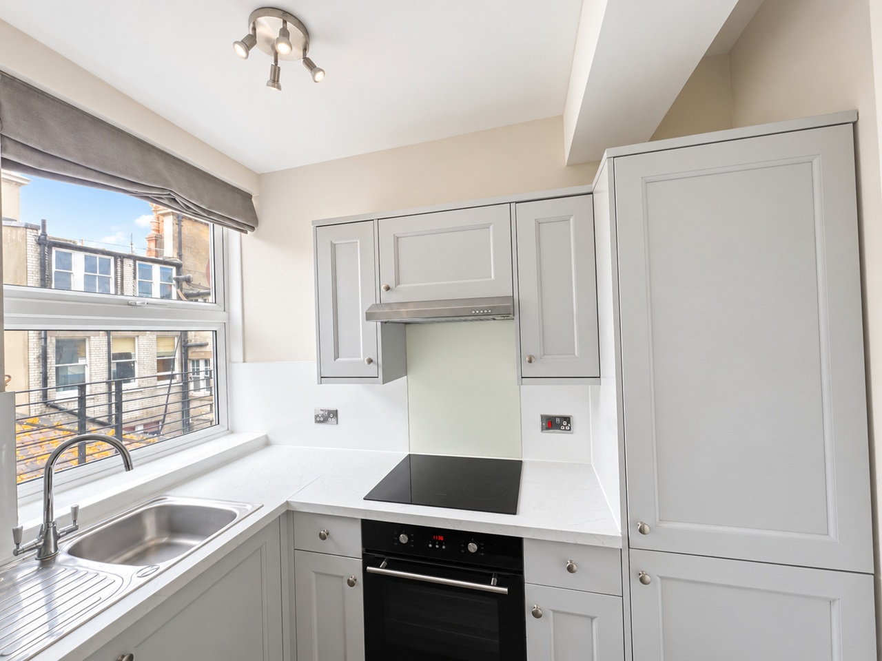 2 Bed Flat, Regent House, BN1 photo 4