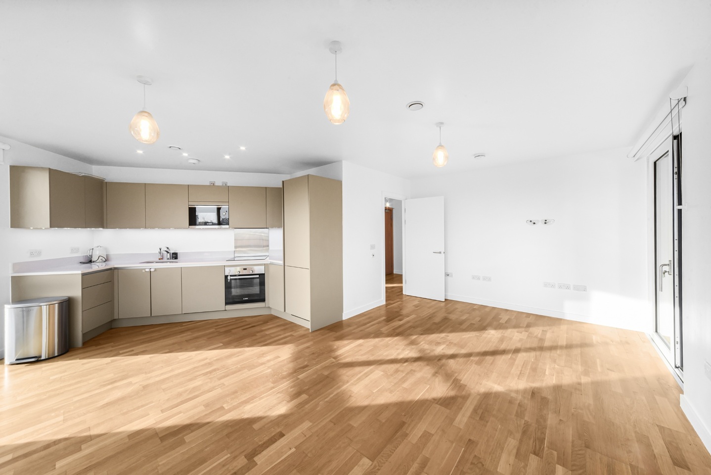 2 Bed Flat, Henderson Apartments, SE17 photo 2