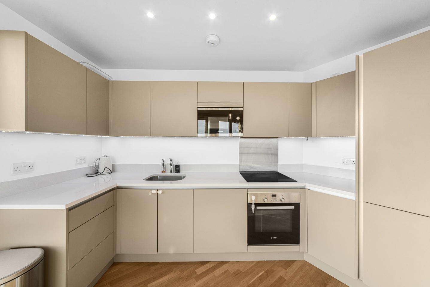 2 Bed Flat, Henderson Apartments, SE17 photo 4