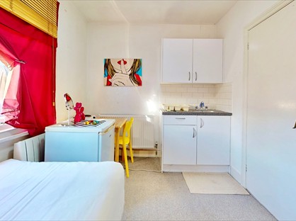 Studio Flat, Golders Green Road, NW11