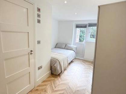 Studio Flat, Byfleet, KT14