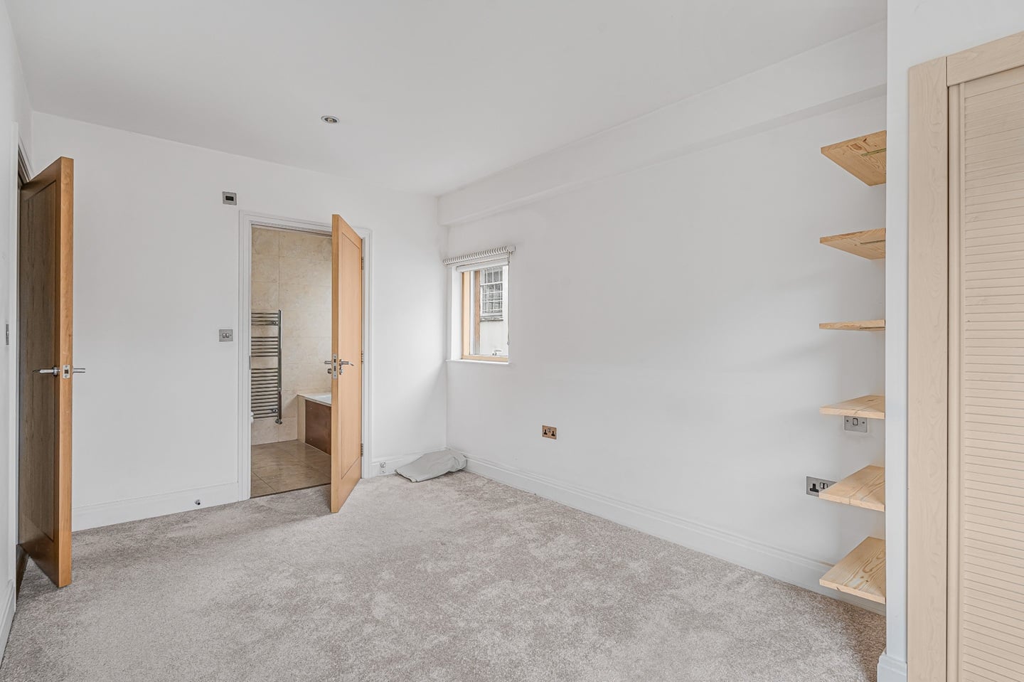 2 Bed Flat, Belvard Point, NW1 photo 5