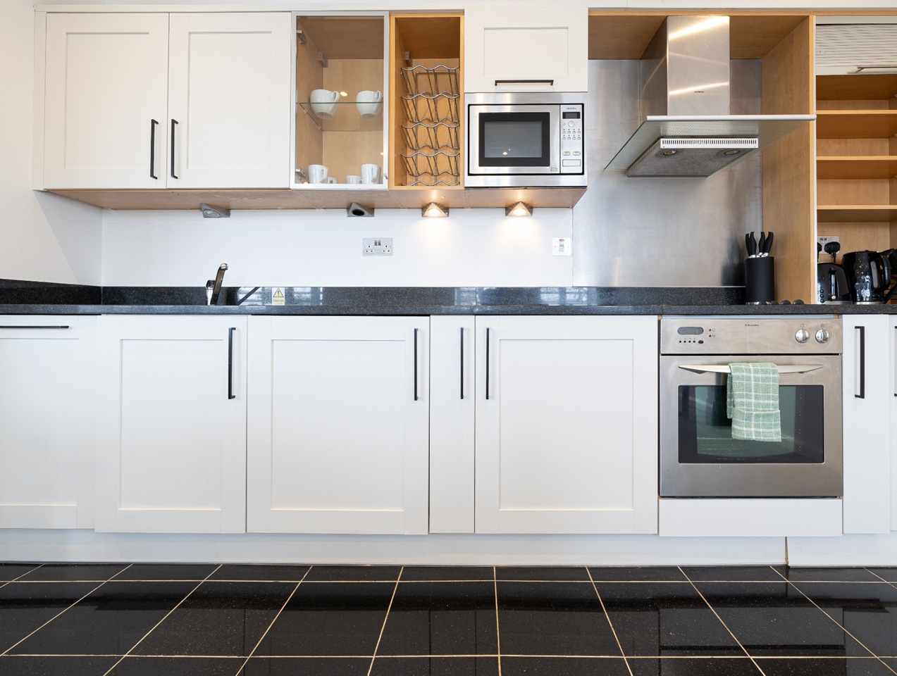 2 Bed Flat, North Street, BN1 photo 4