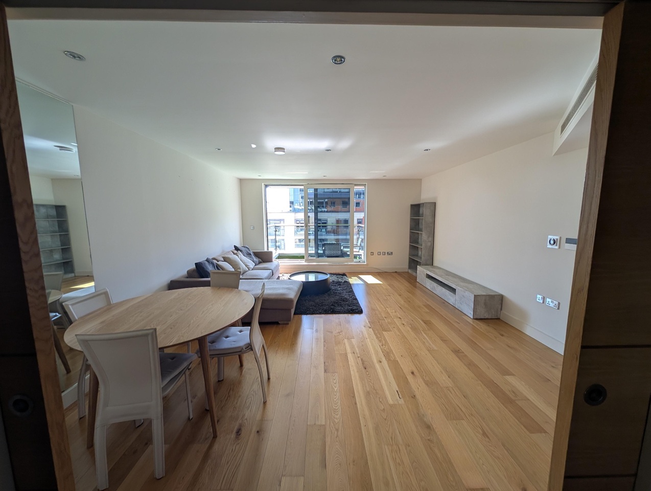 2 Bed Flat, Fountain House, SW6 photo 2