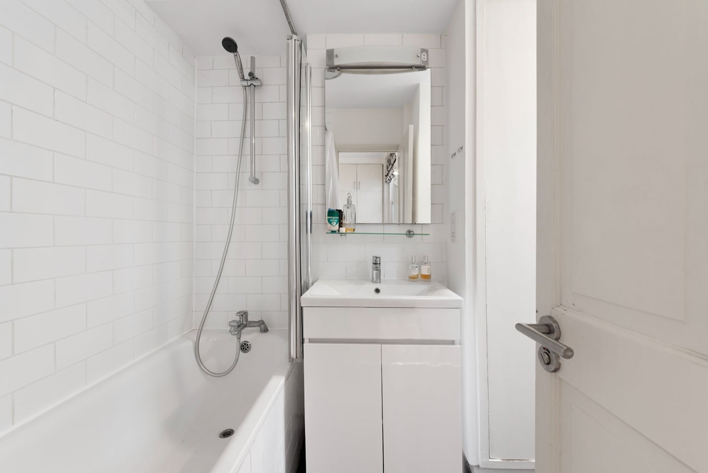 1 Bed Flat, Garrick House, W1J photo 5