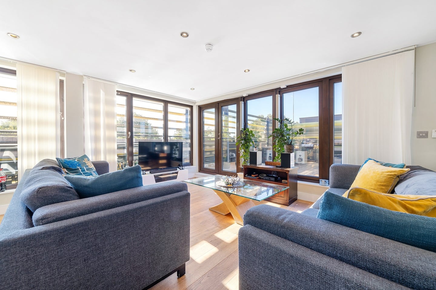 3 Bed Flat, Brixton Hill, SW2 photo 2