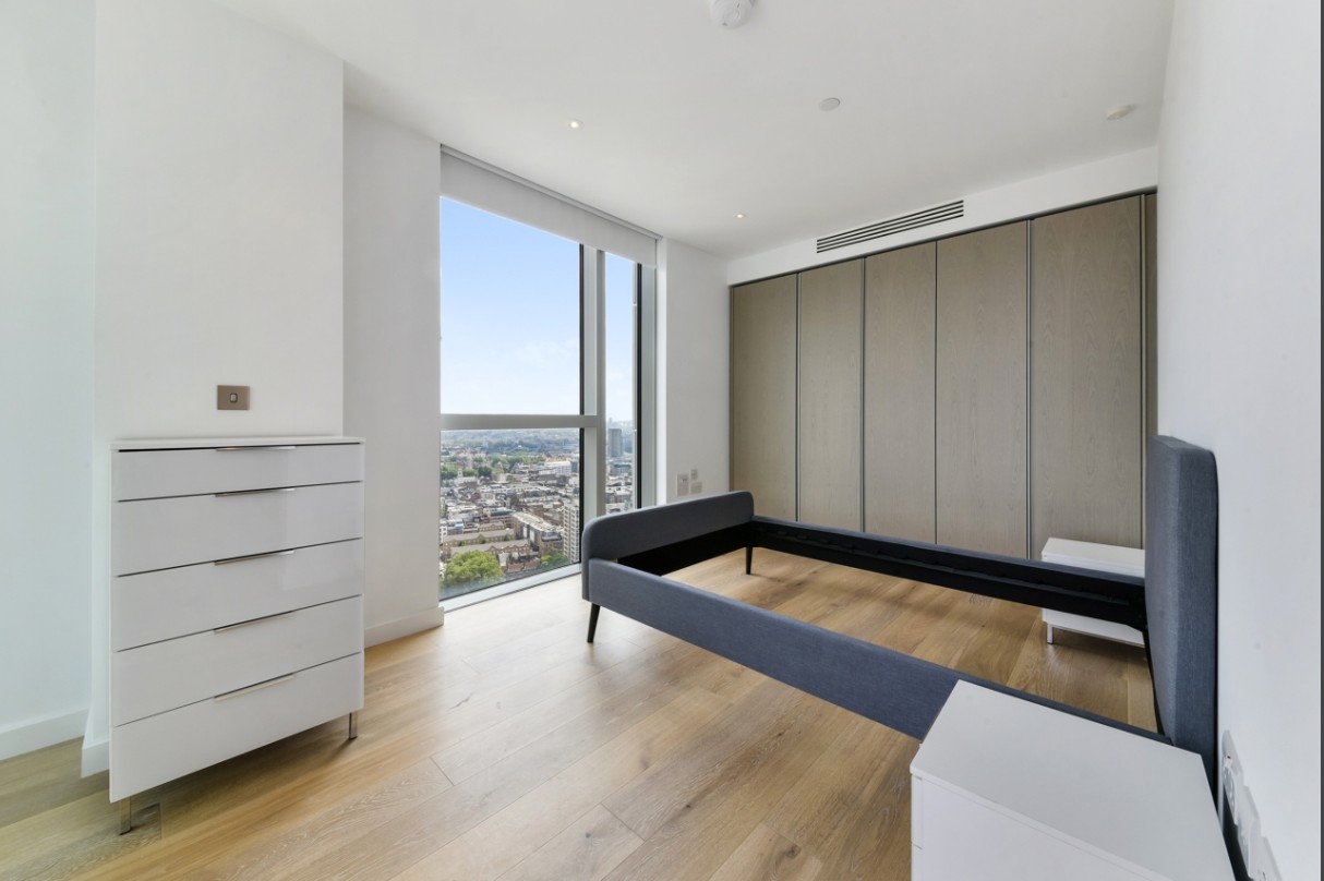 1 Bed Flat, City Road, EC1V photo 5