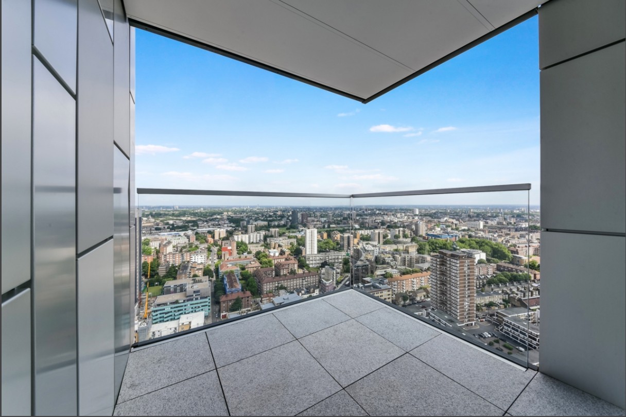 1 Bed Flat, City Road, EC1V photo 3