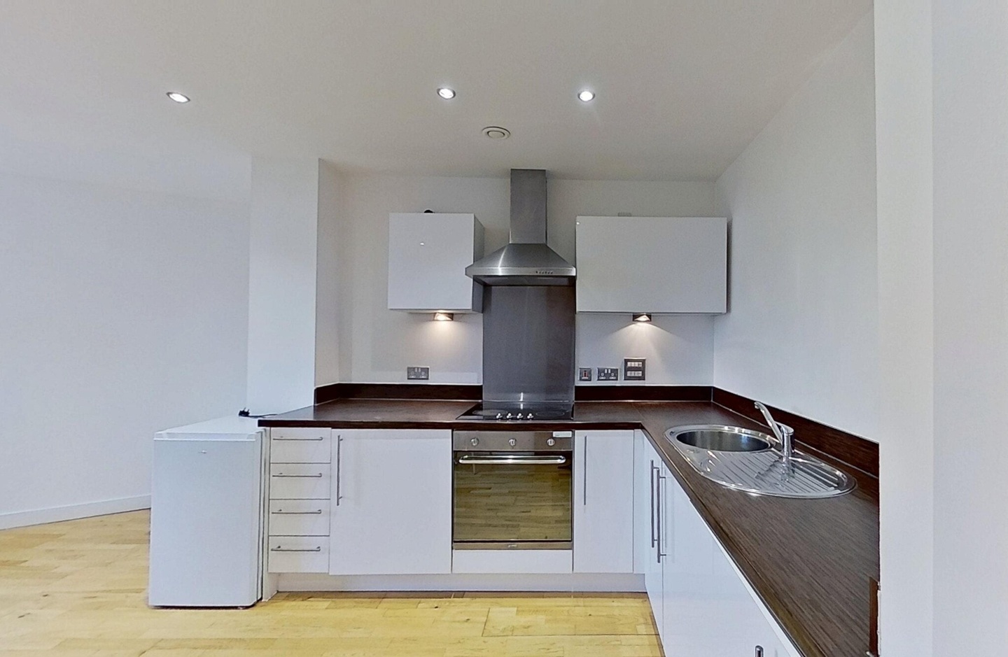 2 Bed Flat, Gotts Road, LS12 photo 2