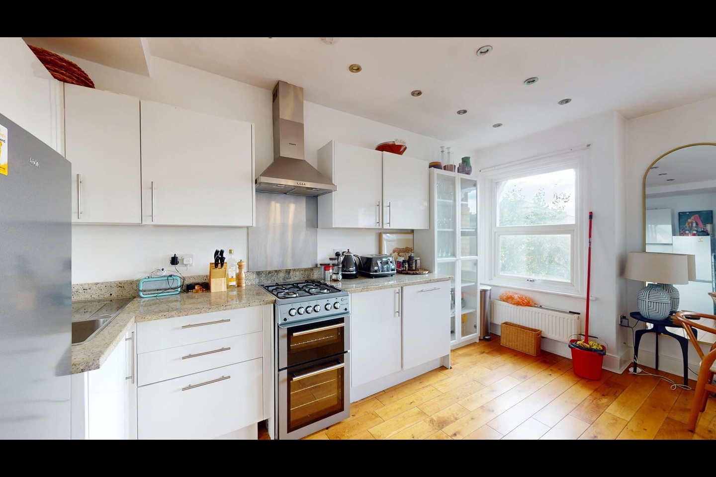 2 Bed Flat, Oakhurst Grove, SE22 photo 2