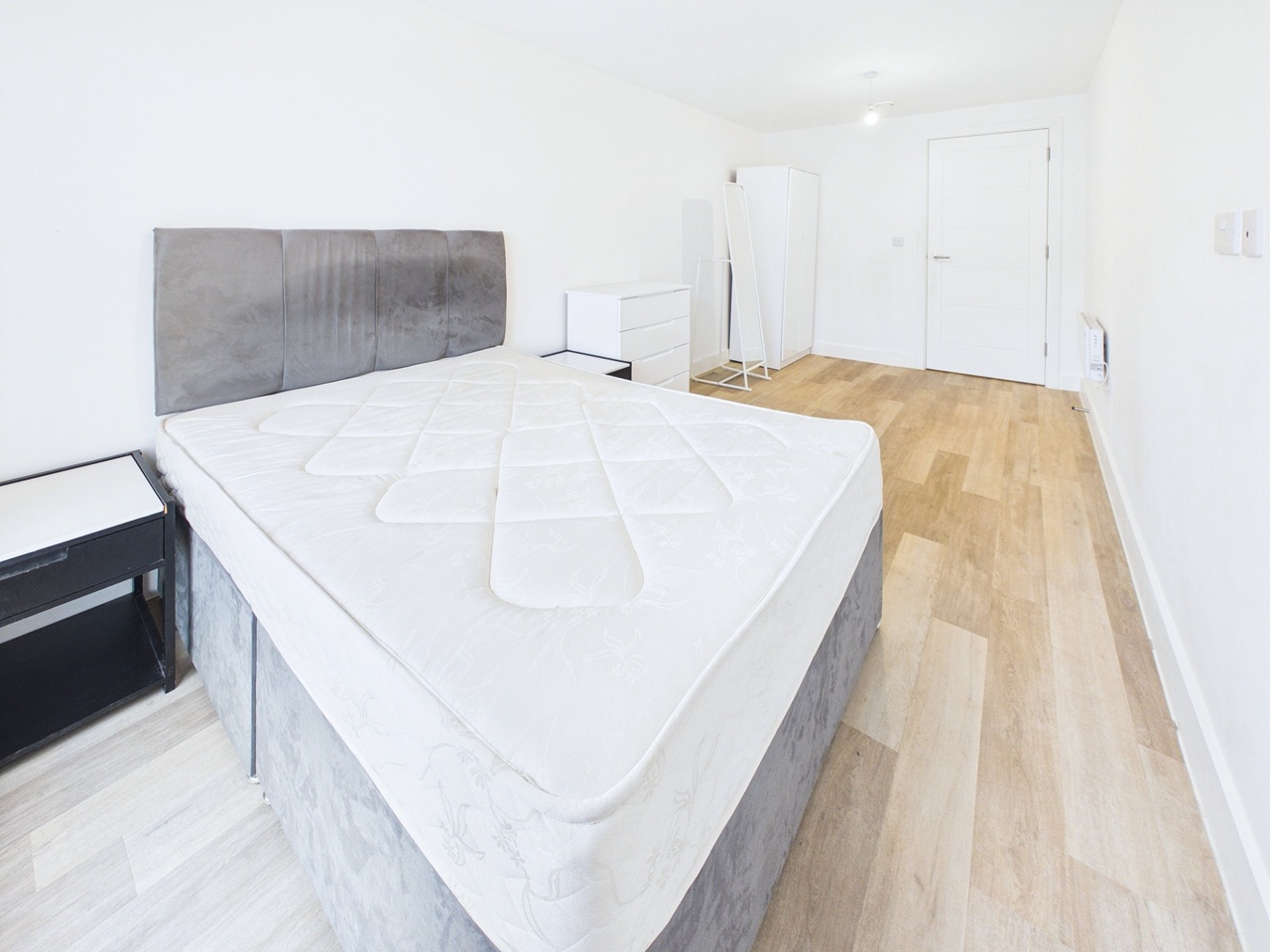 1 Bed Flat, Digbeth Square, B12 photo 4