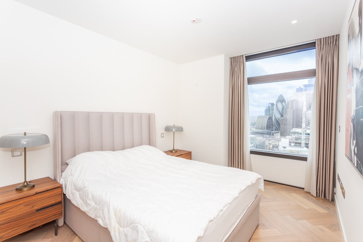 2 Bed Flat, Principal Place, EC2A photo 3