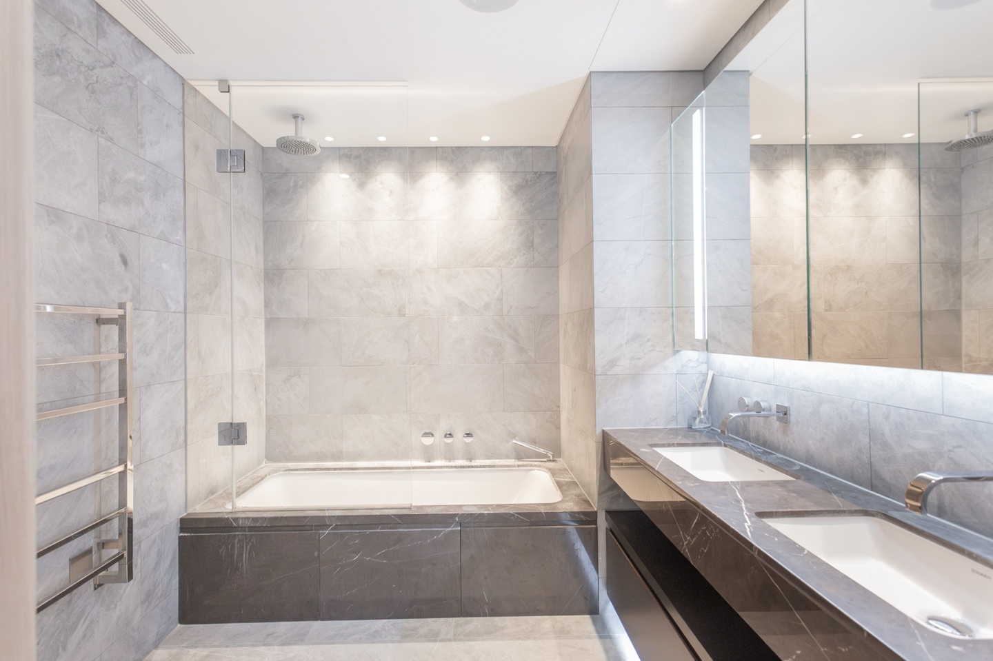 2 Bed Flat, Principal Place, EC2A photo 4