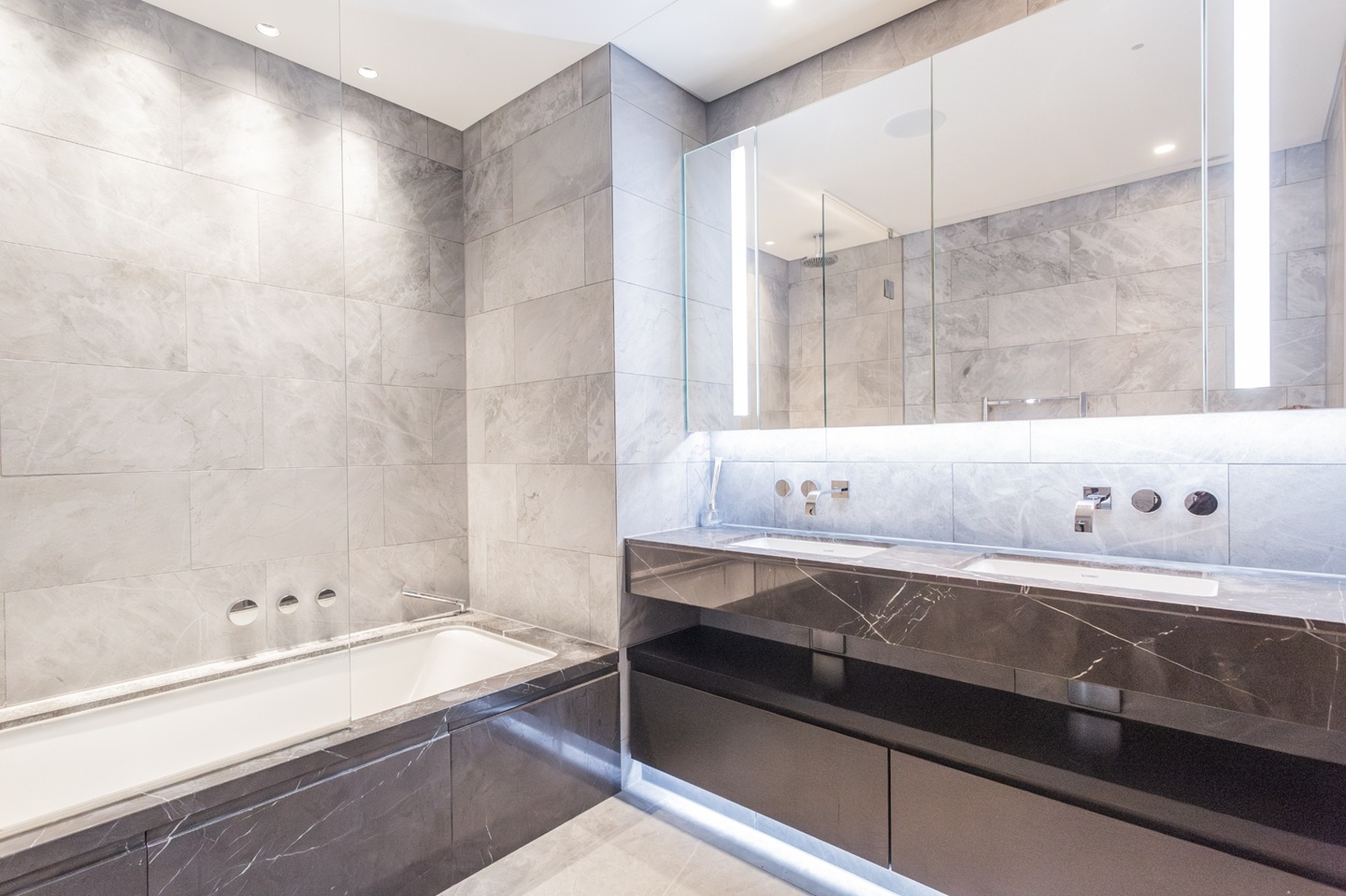 2 Bed Flat, Principal Place, EC2A photo 5