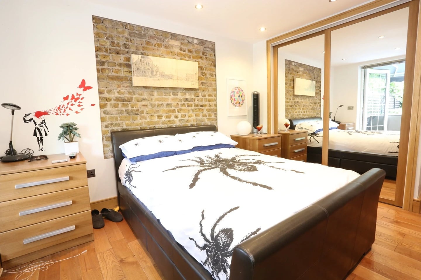2 Bed Flat, Roman Road, E2 photo 3