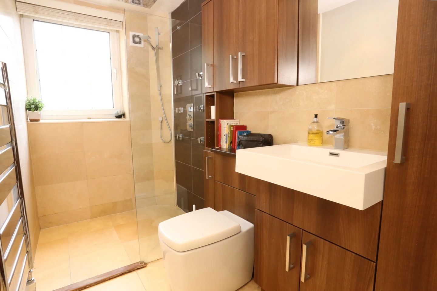 2 Bed Flat, Roman Road, E2 photo 5