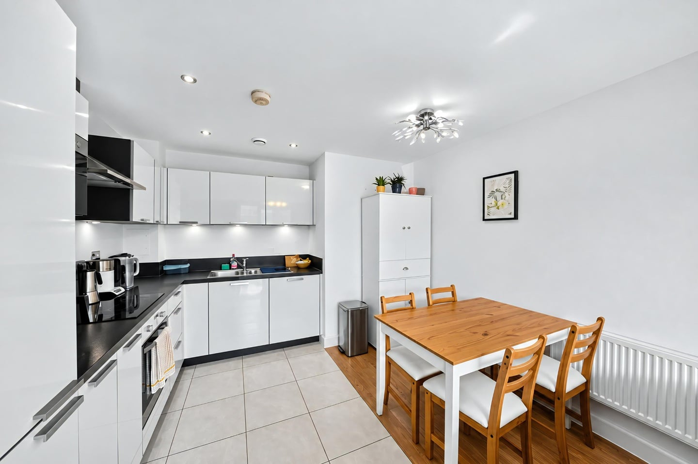 2 Bed Flat, Ottawa House, SE16 photo 3