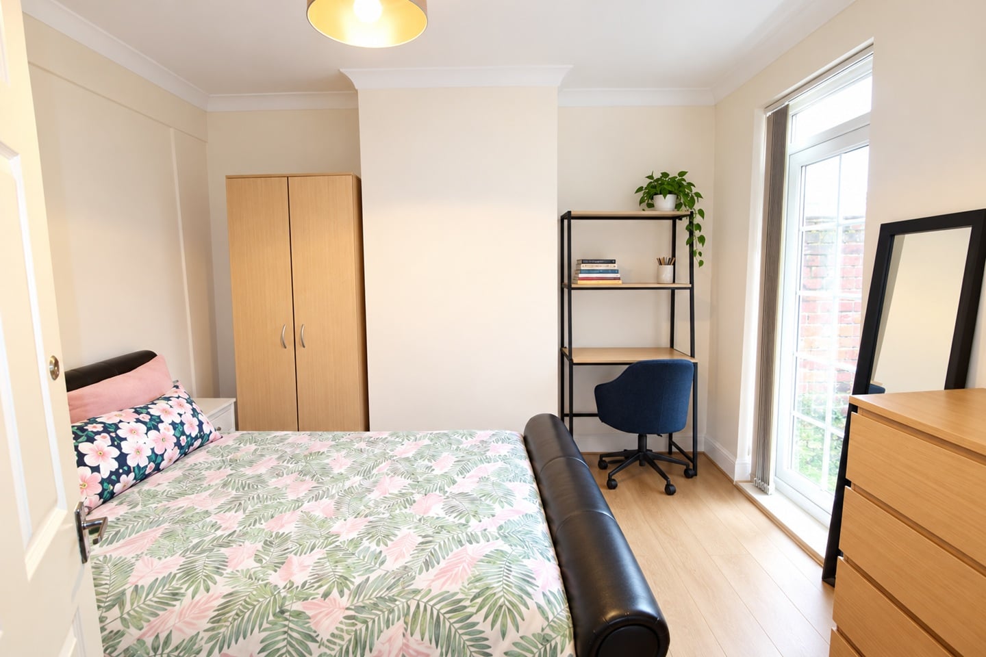 3 Bed Terraced House, Donnington Gardens, RG1