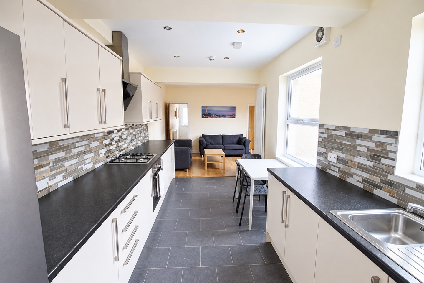 6 Bed Terraced House, Norris Road, RG6