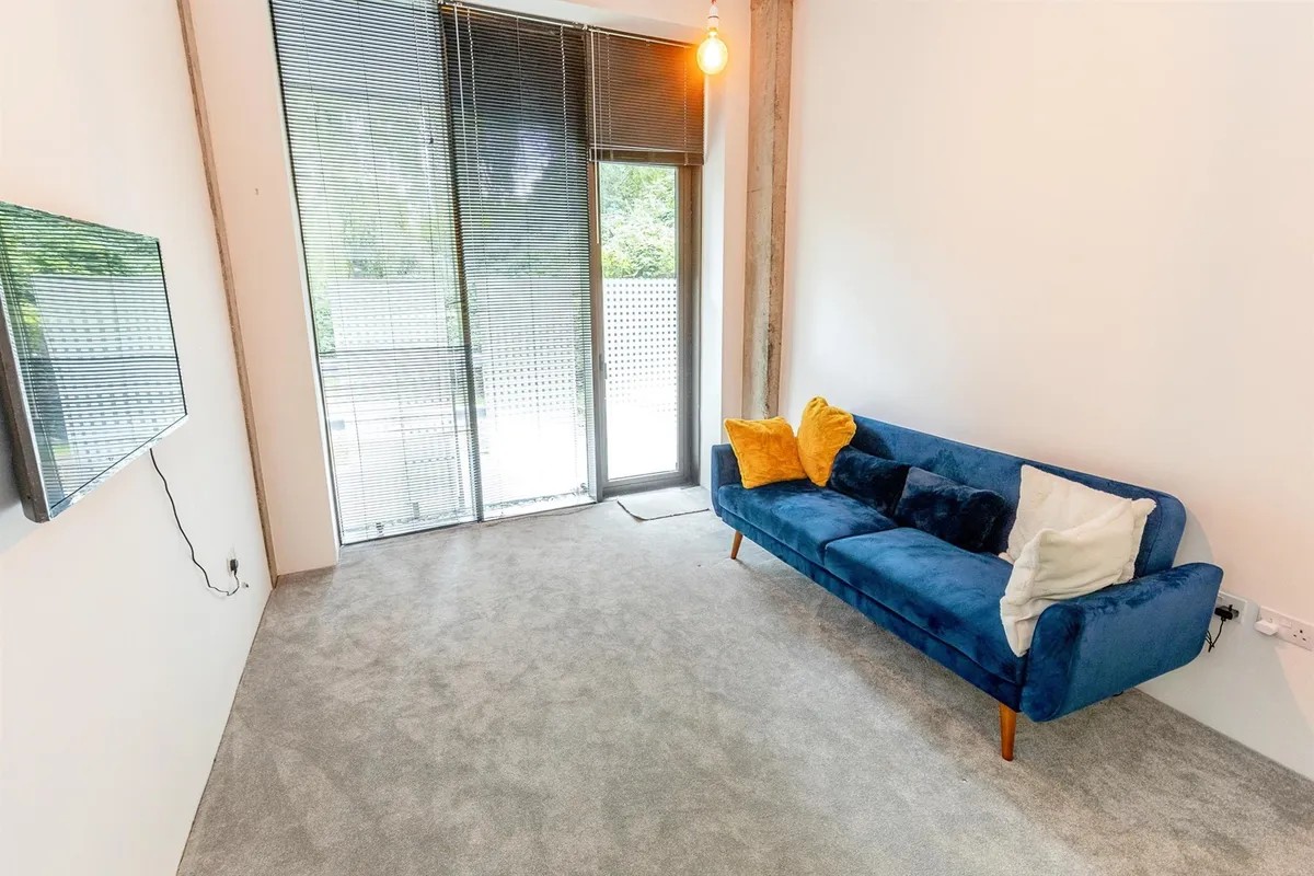 1 Bed Flat, Lake Shore, BS13 photo 4