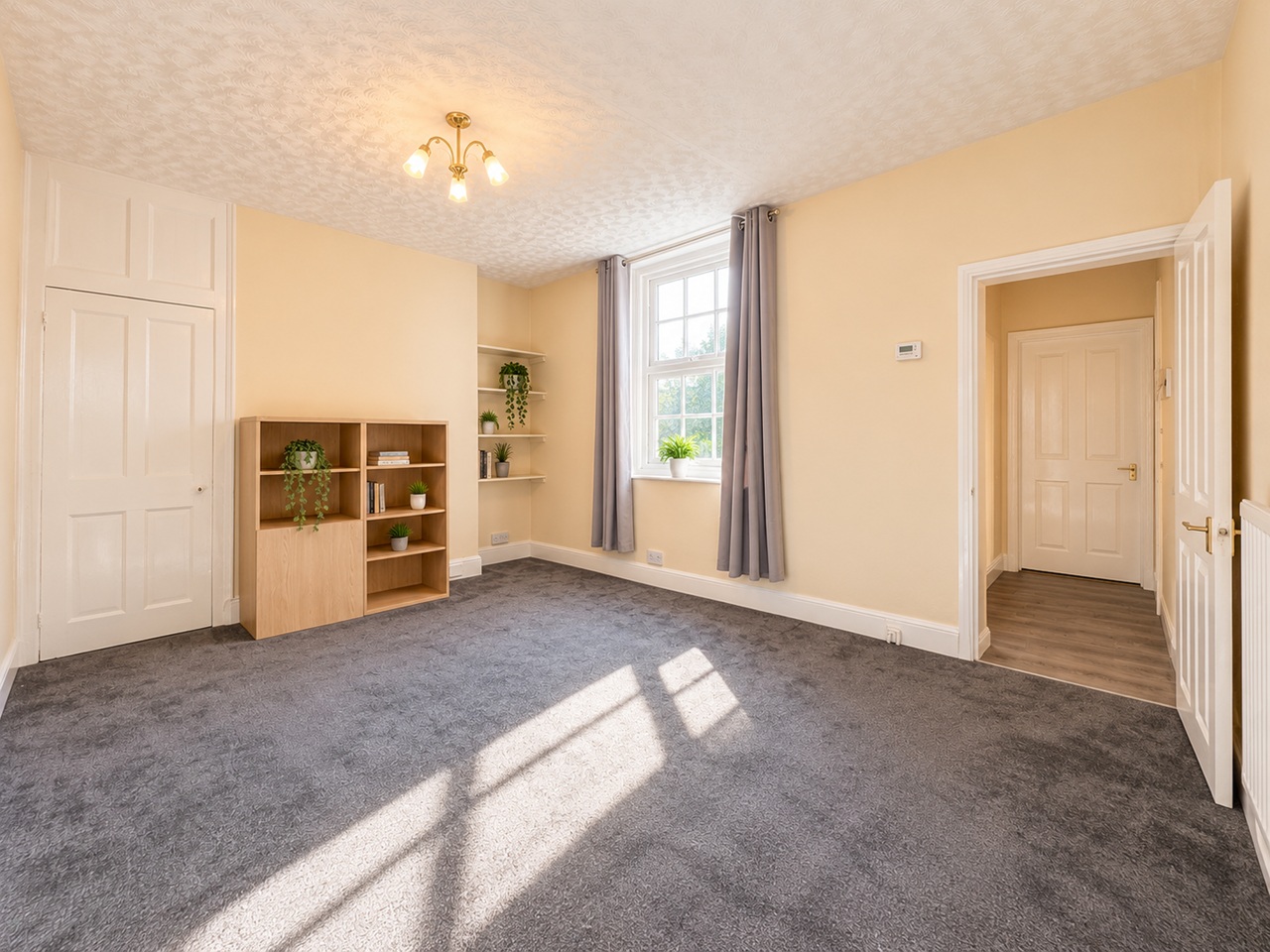 2 Bed Flat, Russell St, RG1 photo 3