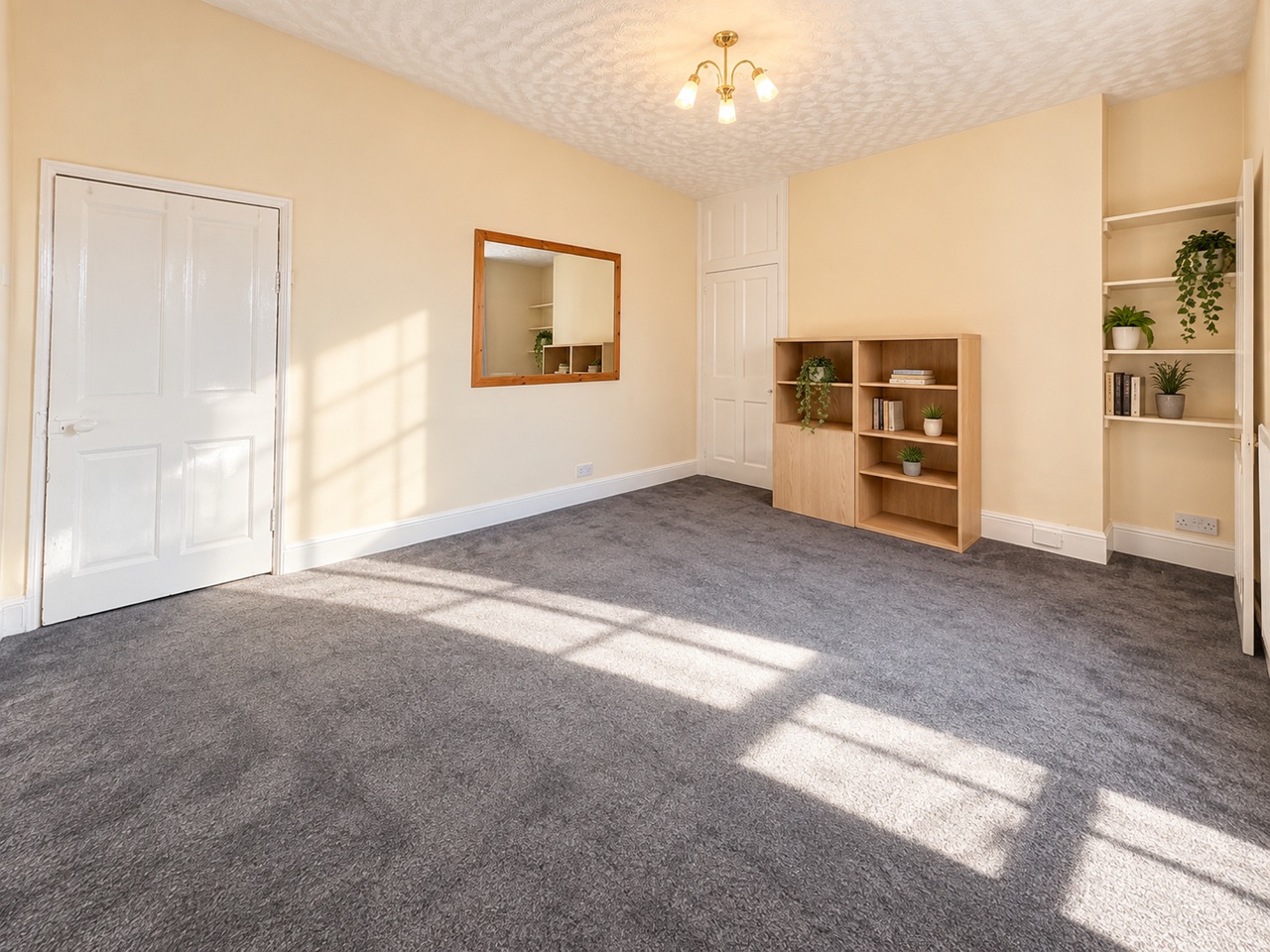 2 Bed Flat, Russell St, RG1 photo 4
