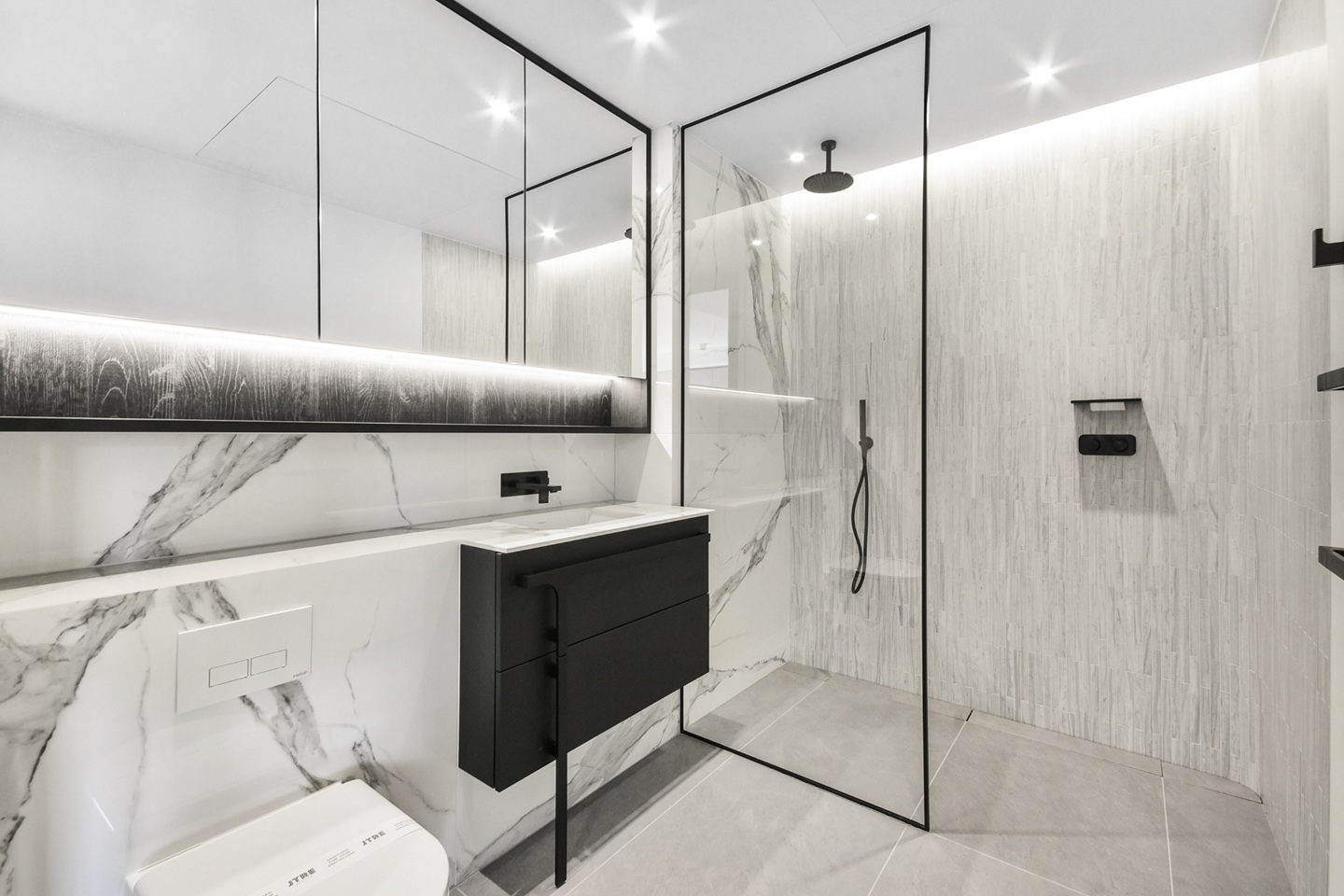 1 Bed Flat, Eastern Building, SE1 photo 5