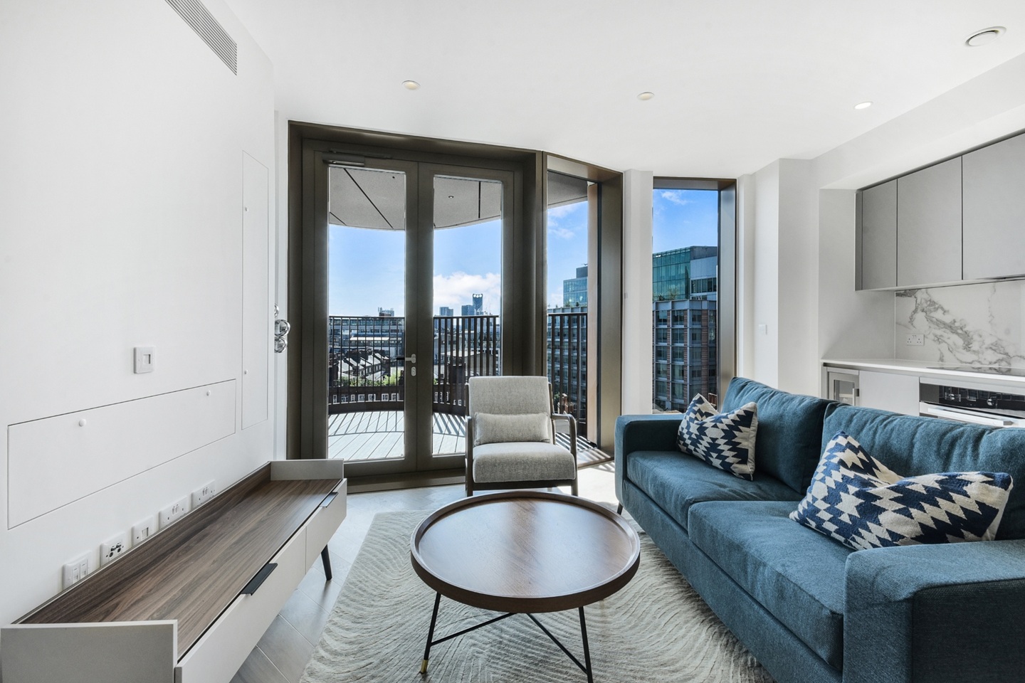 1 Bed Flat, Eastern Building, SE1 photo 4