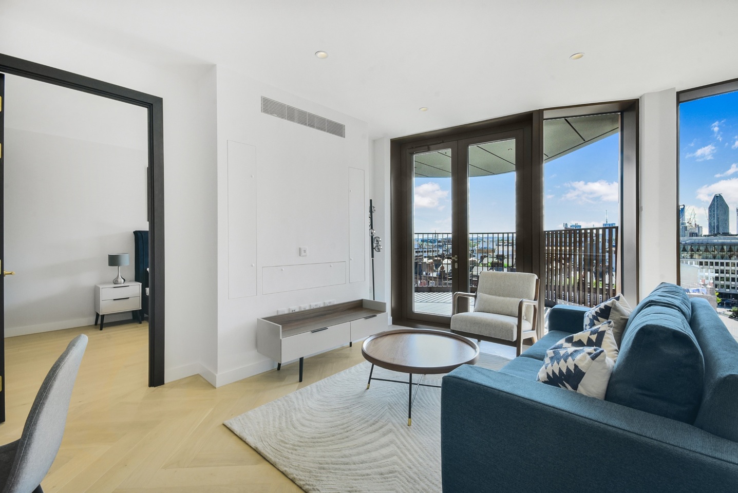 1 Bed Flat, Eastern Building, SE1 photo 2