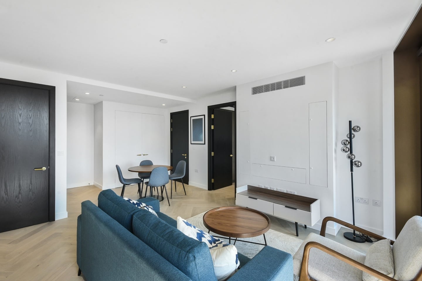 1 Bed Flat, Eastern Building, SE1 photo 3