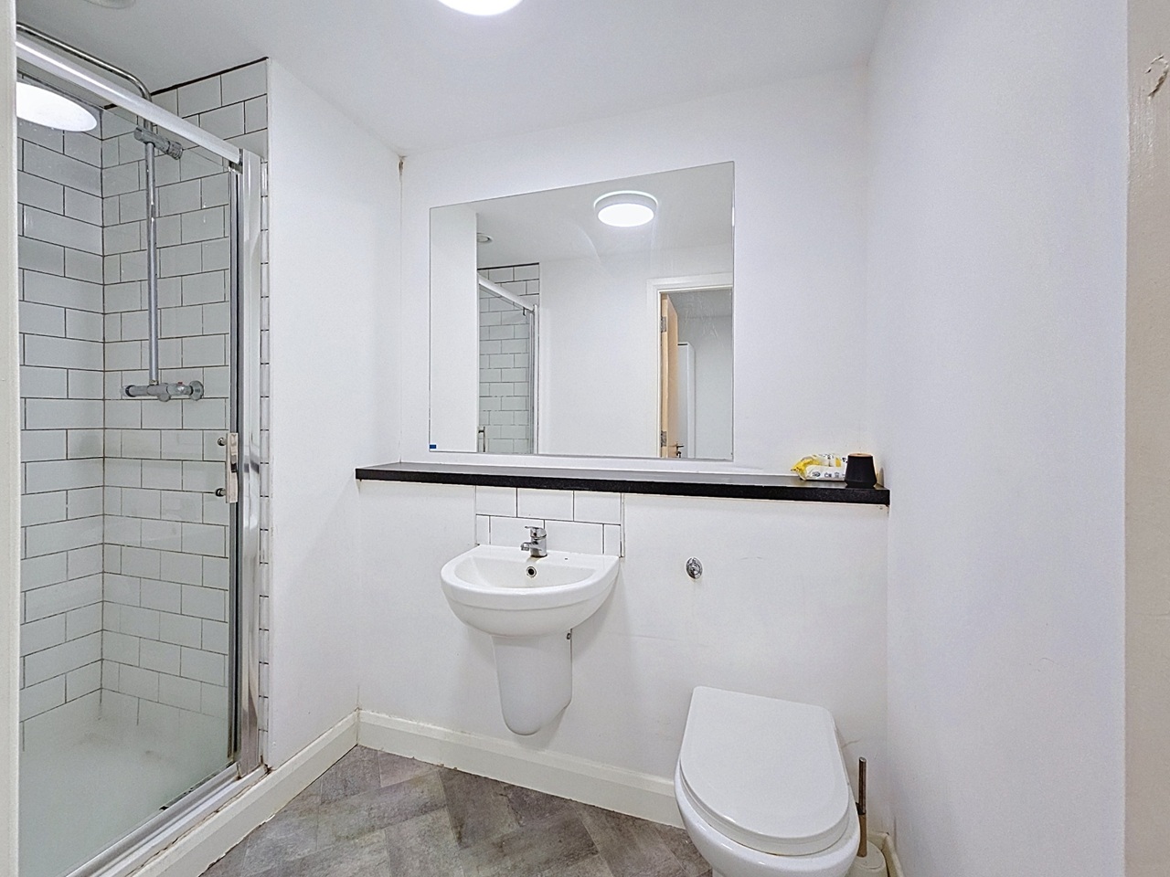 Studio Flat, Fox Street Village, L3 photo 5