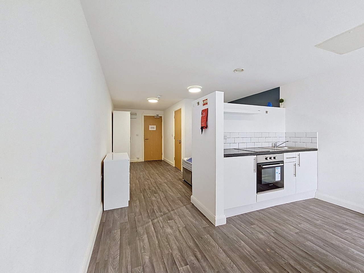 Studio Flat, Fox Street Village, L3 photo 2