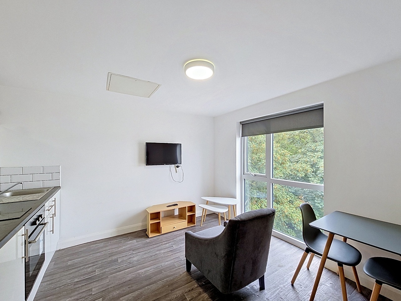 Studio Flat, Fox Street Village, L3 photo 3