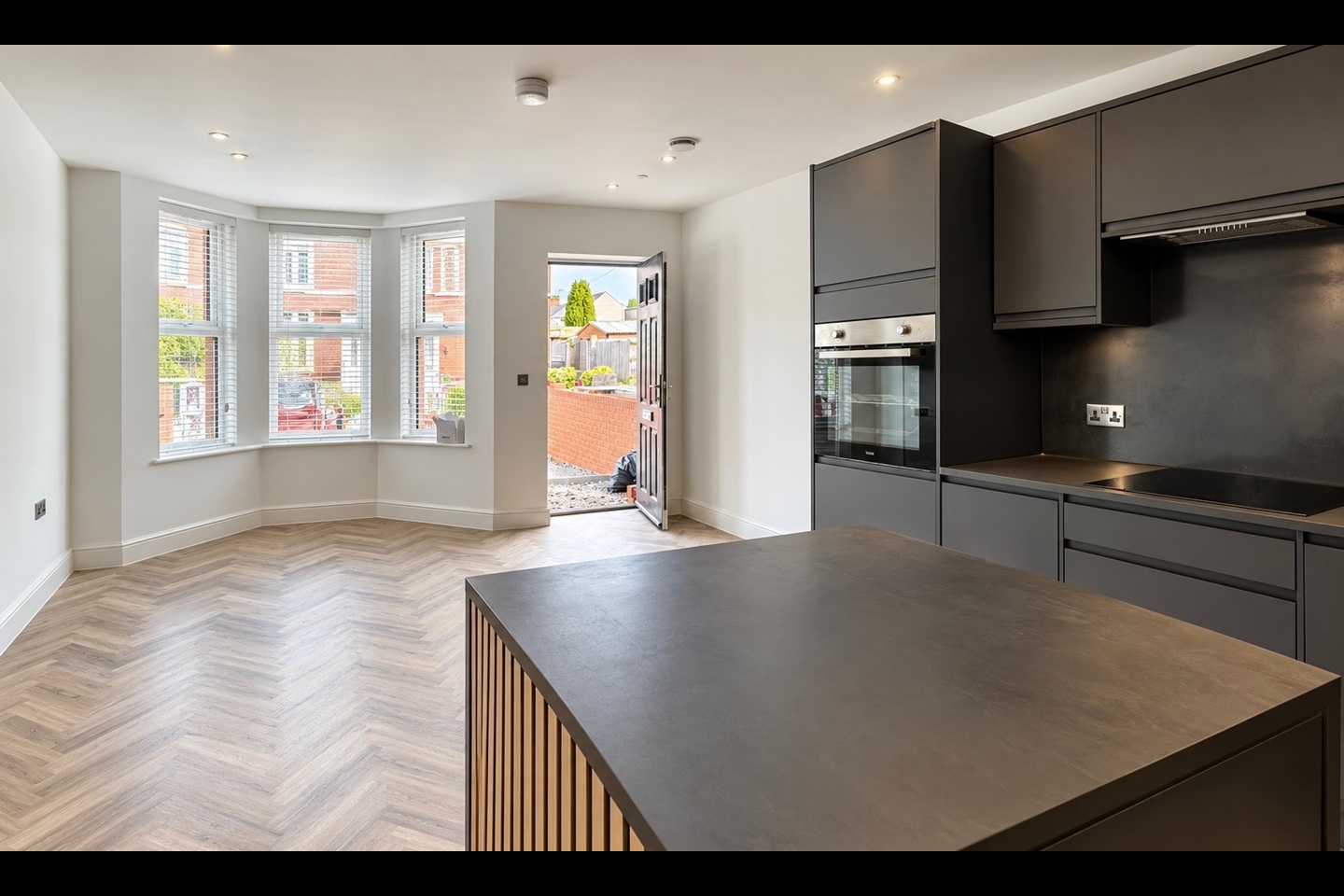 1 Bed Flat, Heath, CF14 photo 3