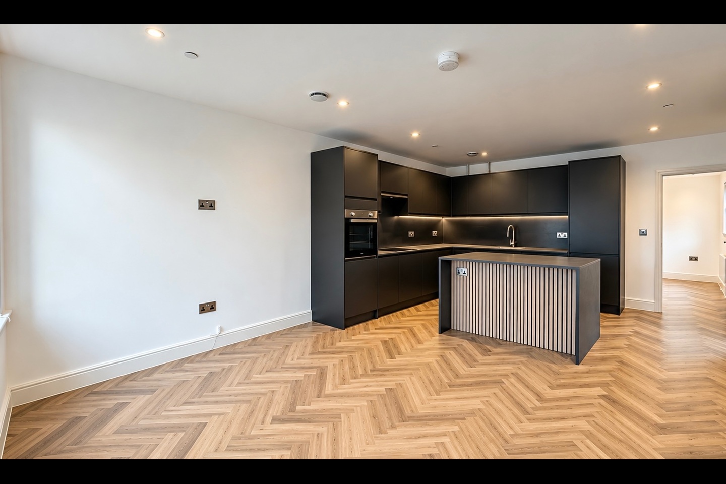 1 Bed Flat, Heath, CF14 photo 2