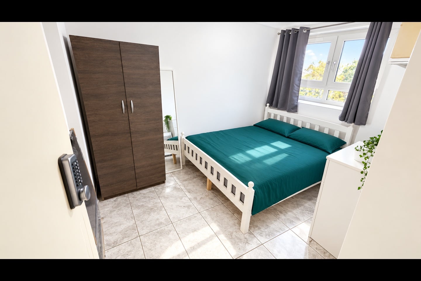 Room in a Shared Flat, Mcglashon House, E1 photo 3