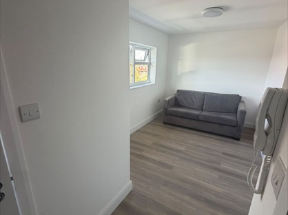 Studio Flat, Manor Way, WD6