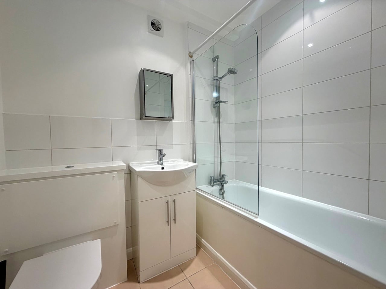 Studio Flat, Warren Court, NW1 photo 5